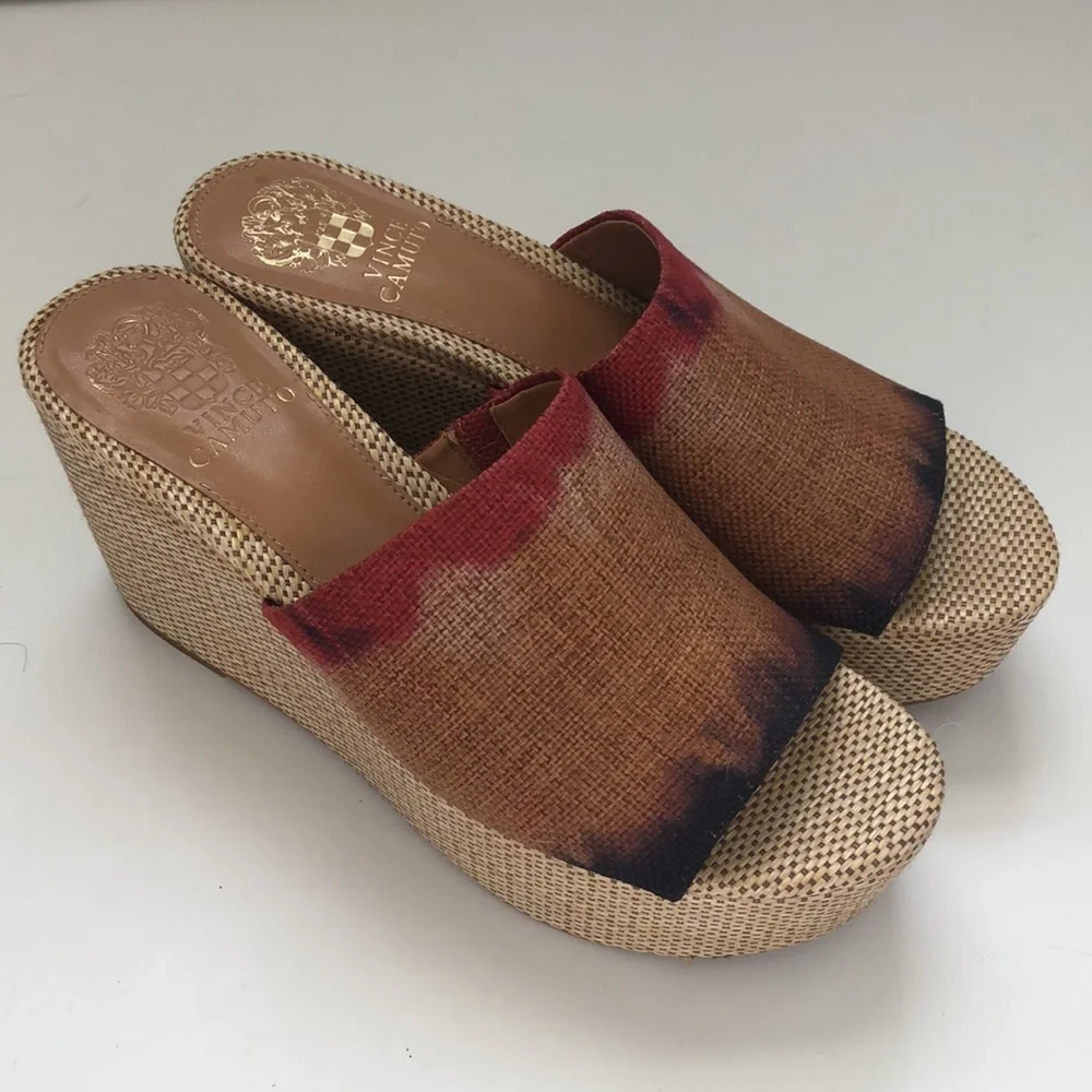 NWOT Vince Camuto Gadgen platform wedge sandals!